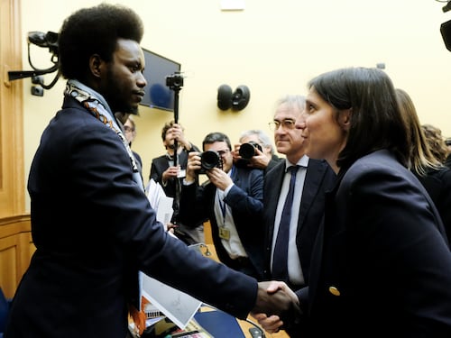 La sinistra blocca l'Aula per processare la premier
