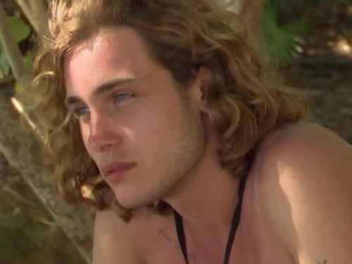Scatta la punizione per Pietro Fanelli. Il poeta ha violato il regolamento all’Isola dei Famosi