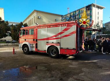 Incendio doloso in una scuola milanese 7