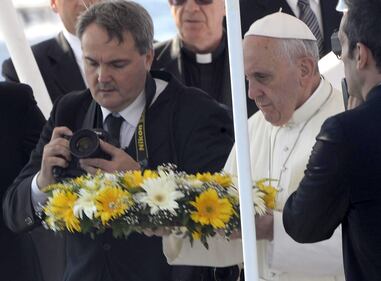 Una corona di fiori per ricordare i morti negli sbarchi 6