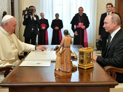 Vladimir Putin ha incontrato papa Francesco