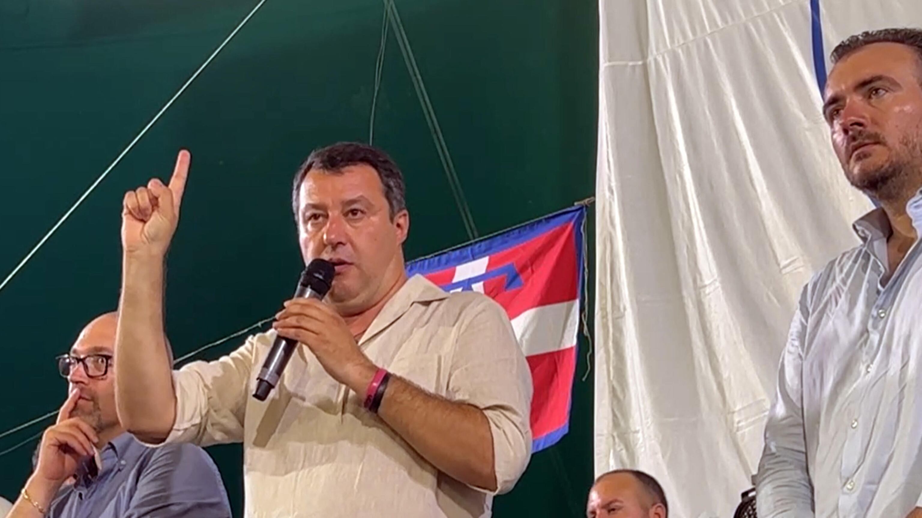 Il nuovo corso di Salvini: berlusconiano e senza barba. "Non parliamo di incarichi ma lui può ambire a tutto"