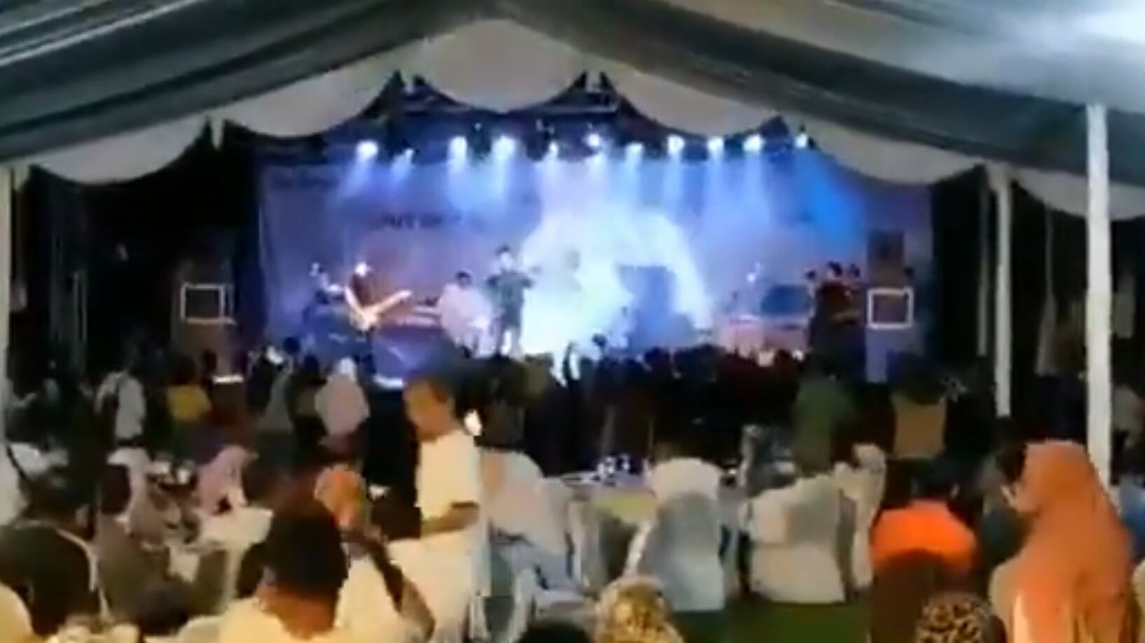 Indonesia, lo tsunami inghiotte la band al concerto