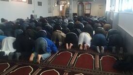 Firenze, moschea nascosta in un negozio. I residenti: "Islamici si fanno gioco di noi"