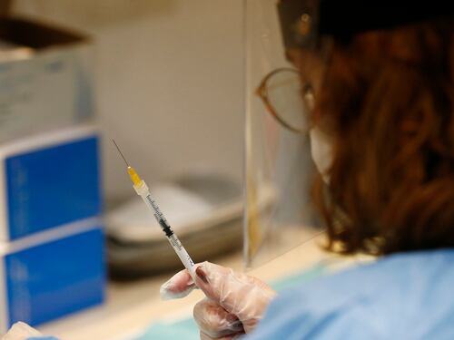 Vaccinati ma muoiono di Covid: uno strano caso per sei pazienti