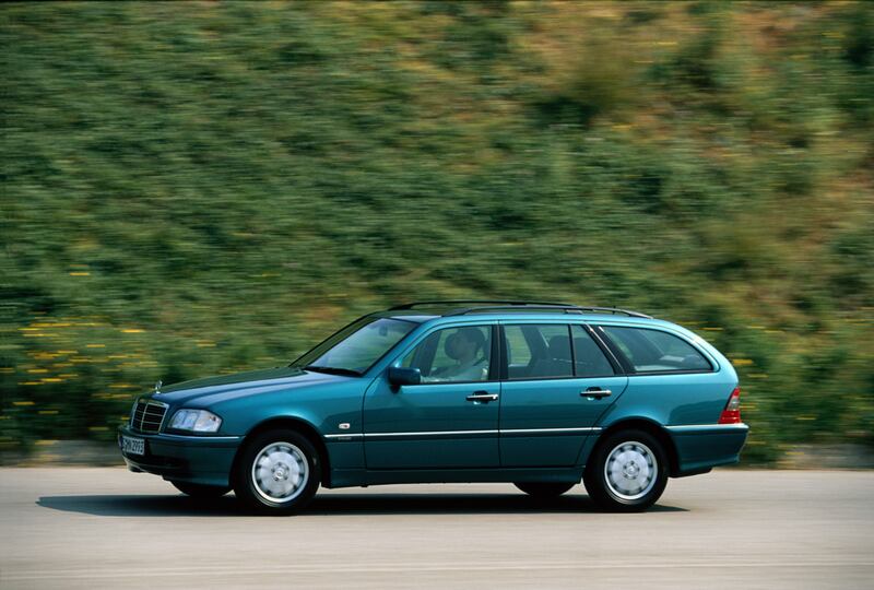 Mercedes Classe C, 30 anni di lusso in formato compatto: guarda le foto 8