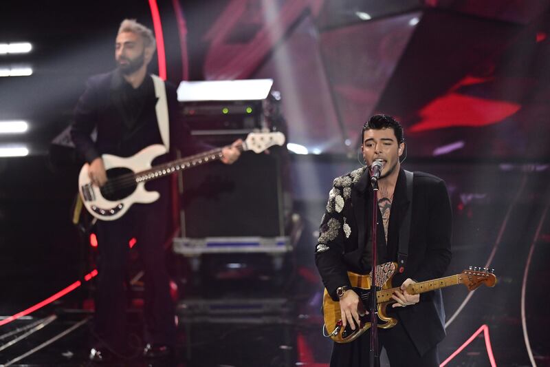 Sanremo 2024: ecco il look della finalissima del Festival dei The Kolors  5