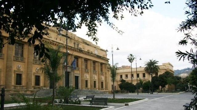 "Dà fastidio ai vicini", la famiglia del disabile via da casa. I pm: "Lui non c'entra"