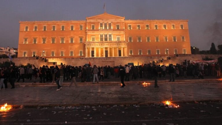 La via della Grecia per alzare i salari: la giornata di lavoro diventa di 13 ore