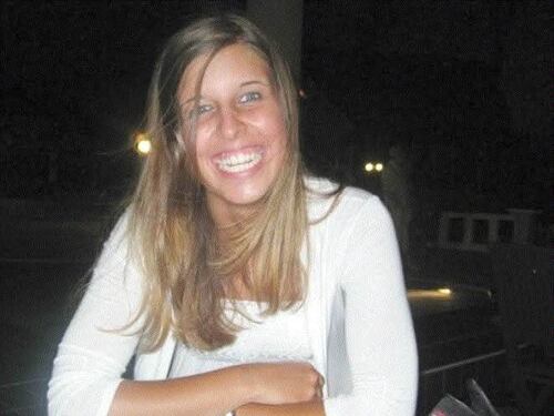 "Noi e l'assassino di nostra figlia ci incontriamo alle poste". Il racconto del padre di Erika Preti