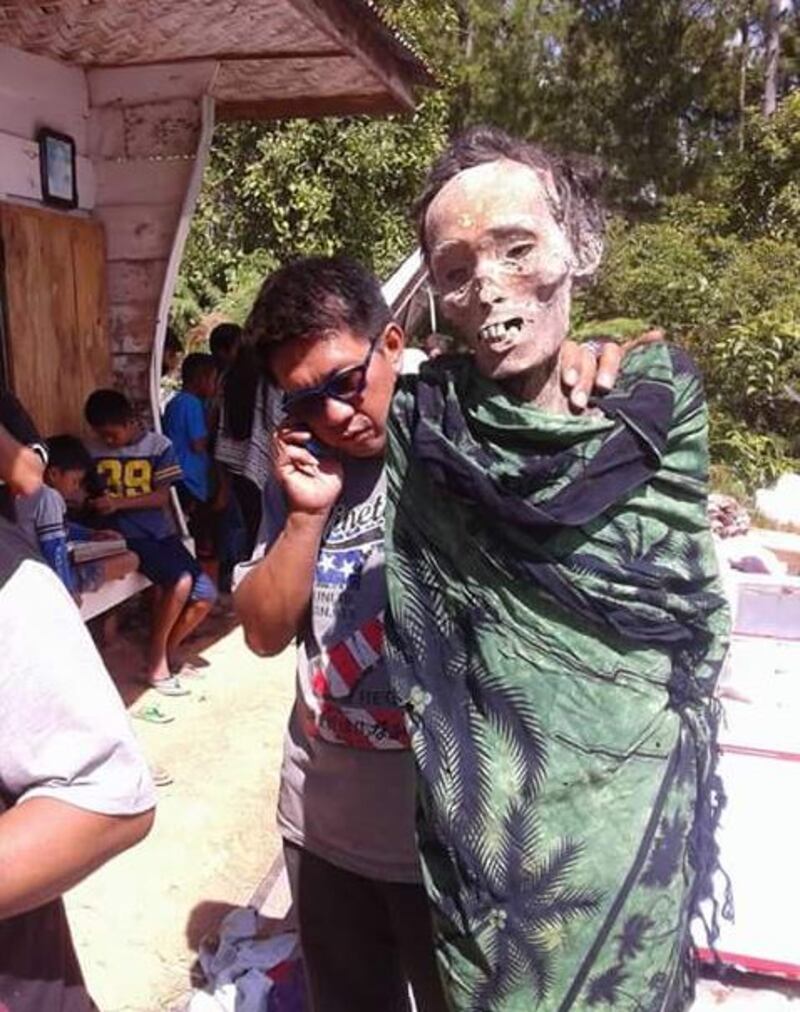 La festa col morto dei Toraja 4