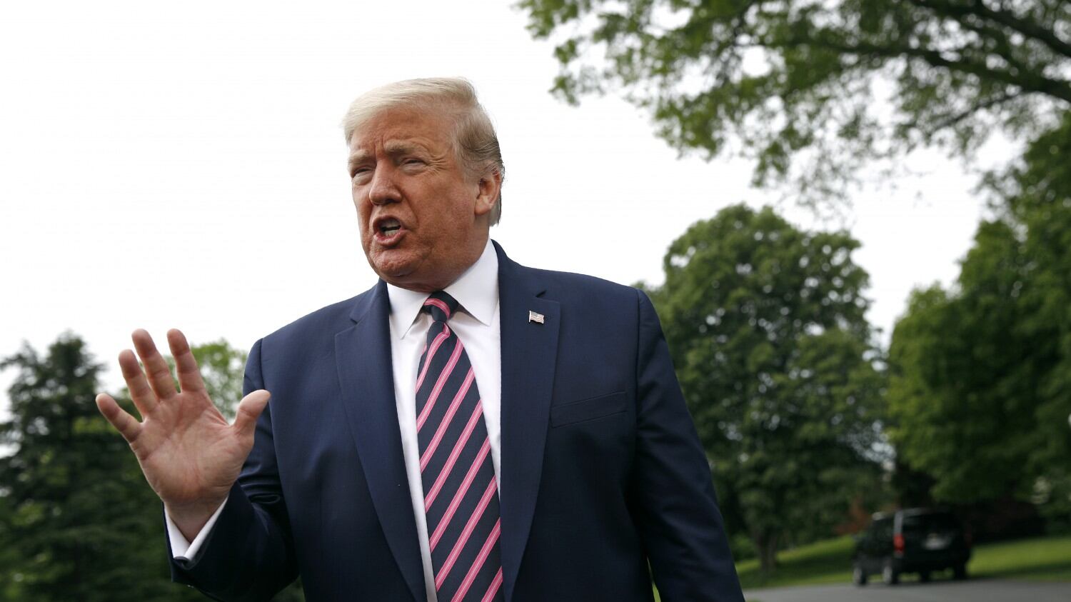 Adesso Twitter censura Trump. The Donald fa guerra ai social
