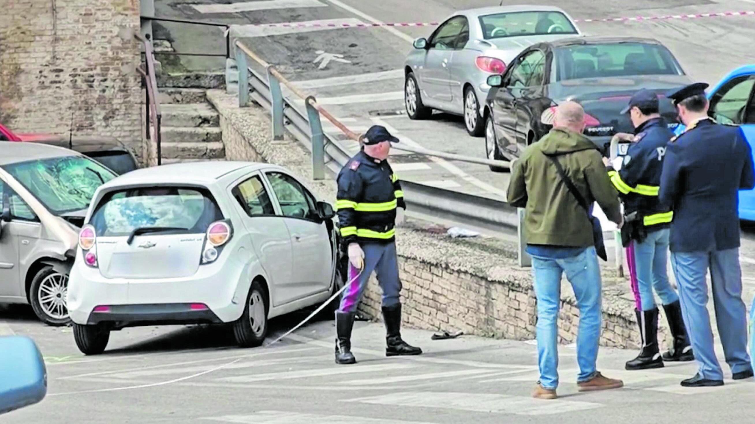 Auto sul corteo a Lanciano: un morto e due feriti
