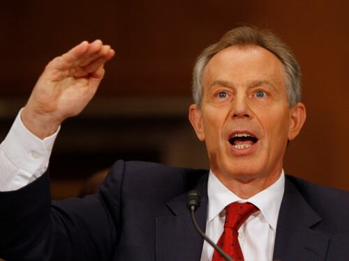 Gb, Tony Blair nella bufera a causa del suo "vitalizio"