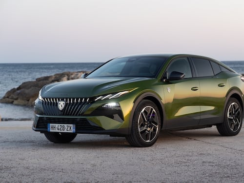 Il test al volante della nuova 408: stile, sostanza e anche tanto comfort