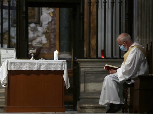 Via alle celebrazioni a numero chiuso: massimo 200 fedeli
