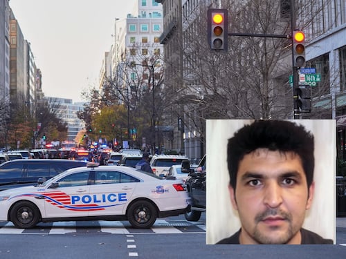 Il killer di Washington negli Usa grazie a Biden: chi è il 29enne afghano arrestato per gli spari fuori dalla Casa Bianca