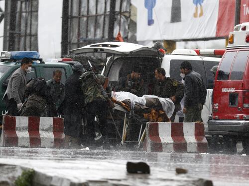 Attentato nel centro di Kabul: almeno 24 morti