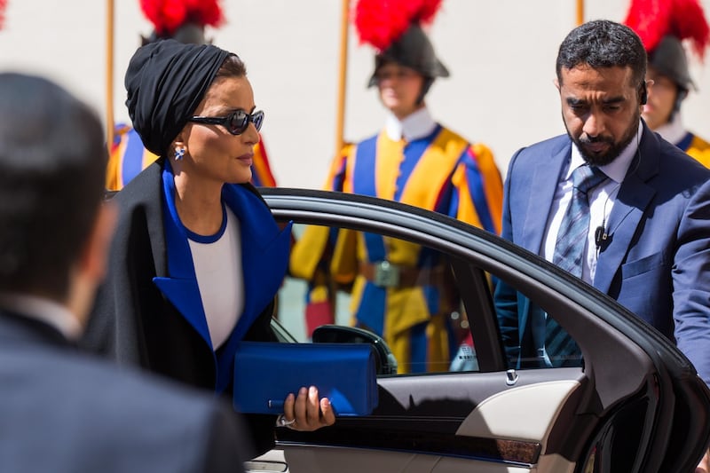 Papa Francesco riceve in Vaticano la sceicca del Qatar 9