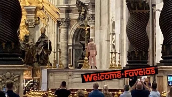 Uomo nudo in Vaticano: ecco il rito penitenziale per purificare l'altare