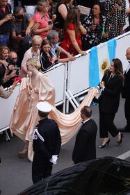 Elle Fanning, al Festival come una principessa 15
