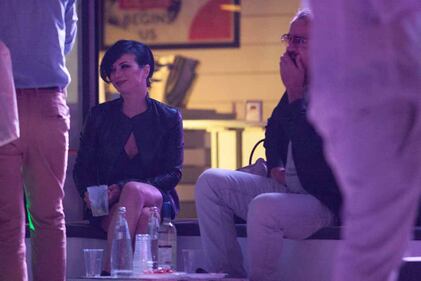 Dolcenera sexy in minigonna sulla Versilia notturna 24