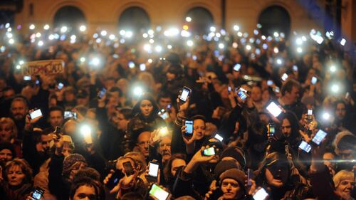 Budapest, migliaia in piazza contro la "internet-tax" 1