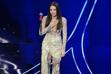 Sanremo 2024: ecco il look della quarta serata del Festival di Angelina Mango 9