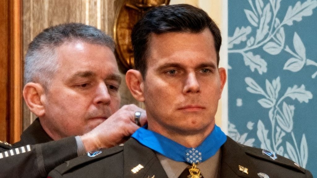 Chi è Eric Slover, il pilota eroe che ha ricevuto la Medaglia d'Onore per il coraggio anti Maduro