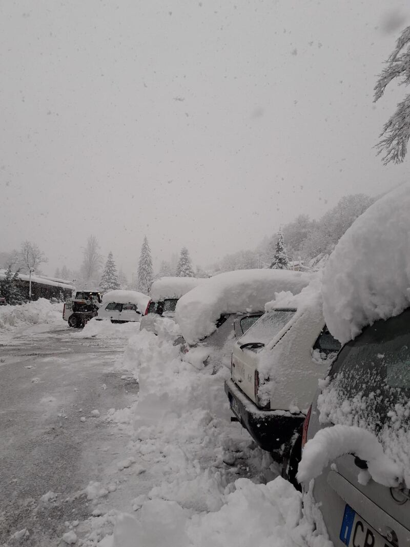 Allarme esondazione a Senigallia, casette Sae sotto la neve: allerta nelle Marche 1