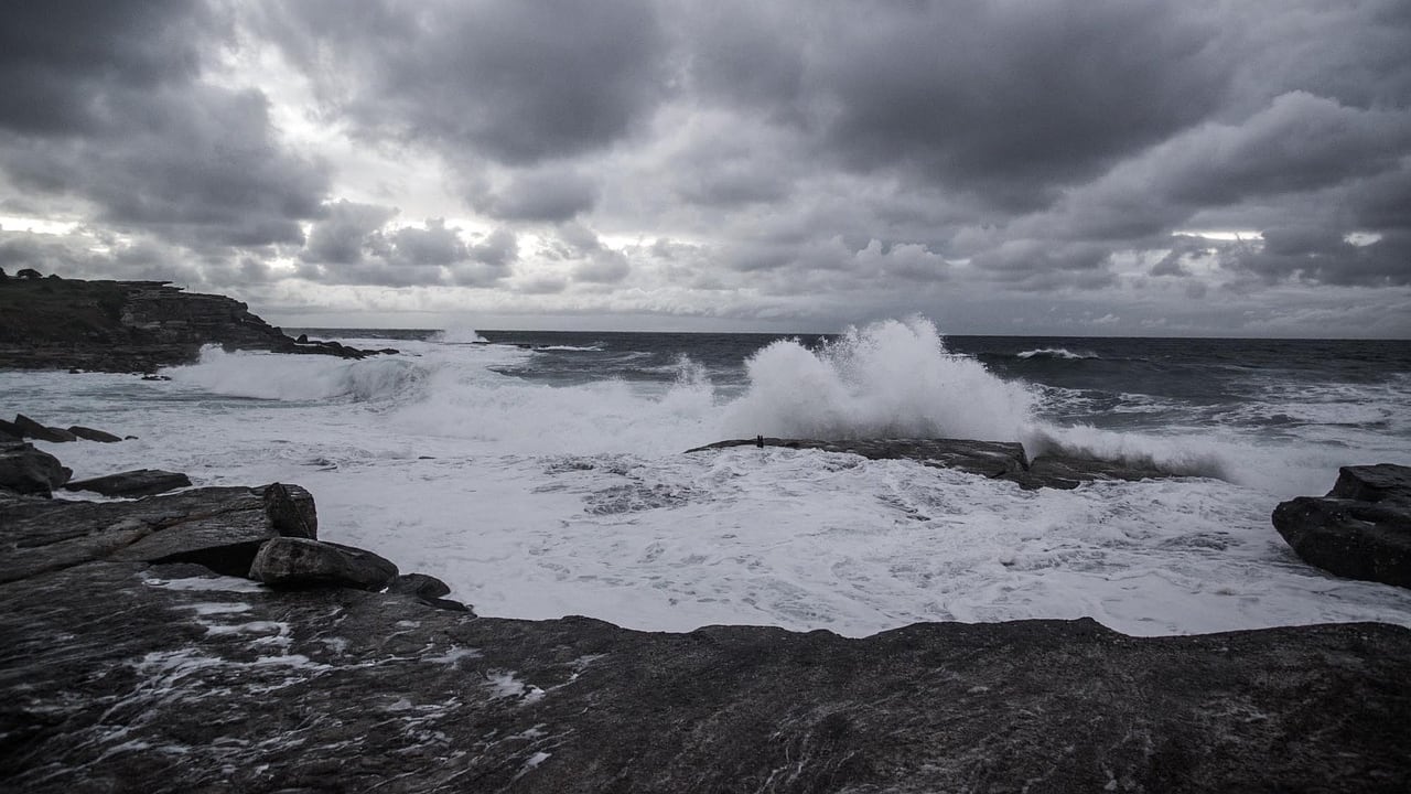 Meteo, ciclone Poppea può diventare uragano mediterraneo: ecco perché