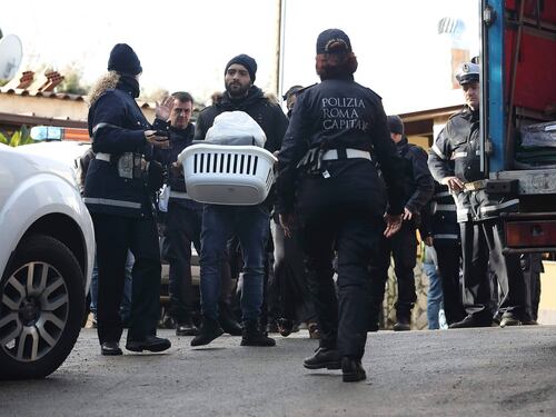 Casamonica, durante lo sgombero aggrediscono gli agenti. Il punto sugli arresti