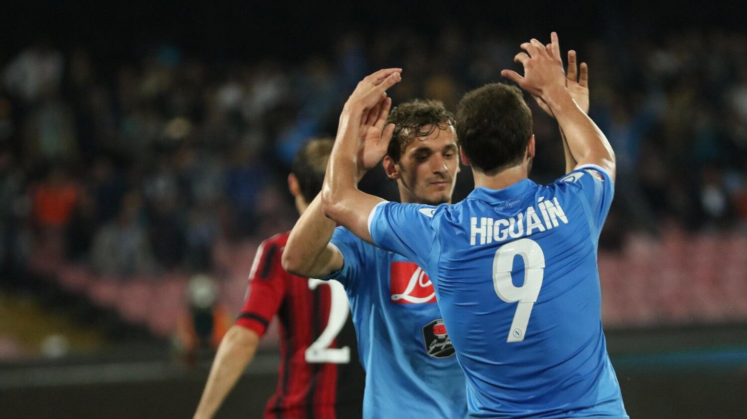 De Sciglio si fa espellere, il Napoli domina il Milan