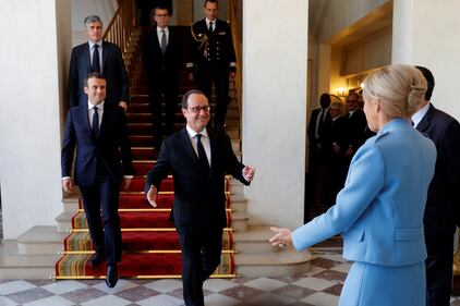Brigitte Macron arriva all'Eliseo: ecco la nuova Prèmiere Dame 14