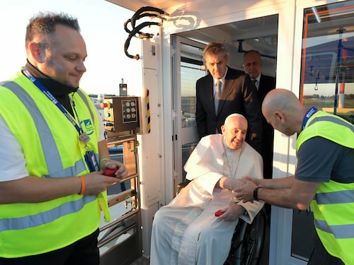 "Perché i governi italiani cambiano così spesso?". La riflessione del Papa