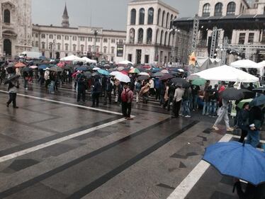Il temporale spaventa i grillini. Piazza vuota per Grillo 4
