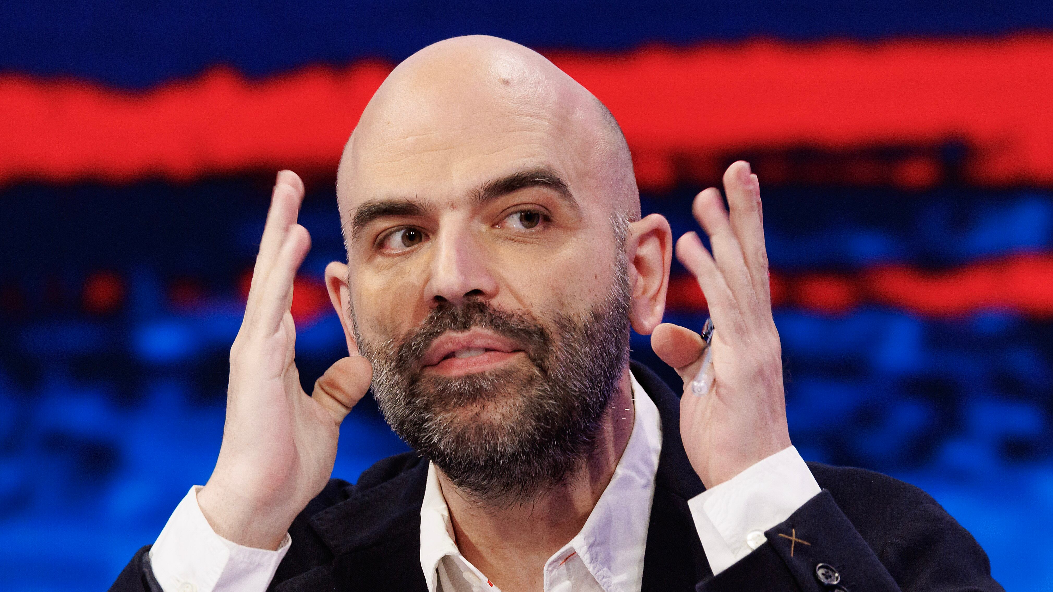 “Salvini ministro della Mala vita”. E Saviano viene assolto. Il leader della Lega annuncia: "Lo querelerò di nuovo"