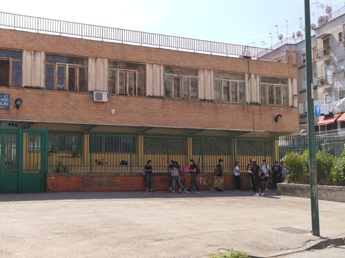 “Mio figlio, disabile, costretto a non andare a scuola per mancanza di assistenti"