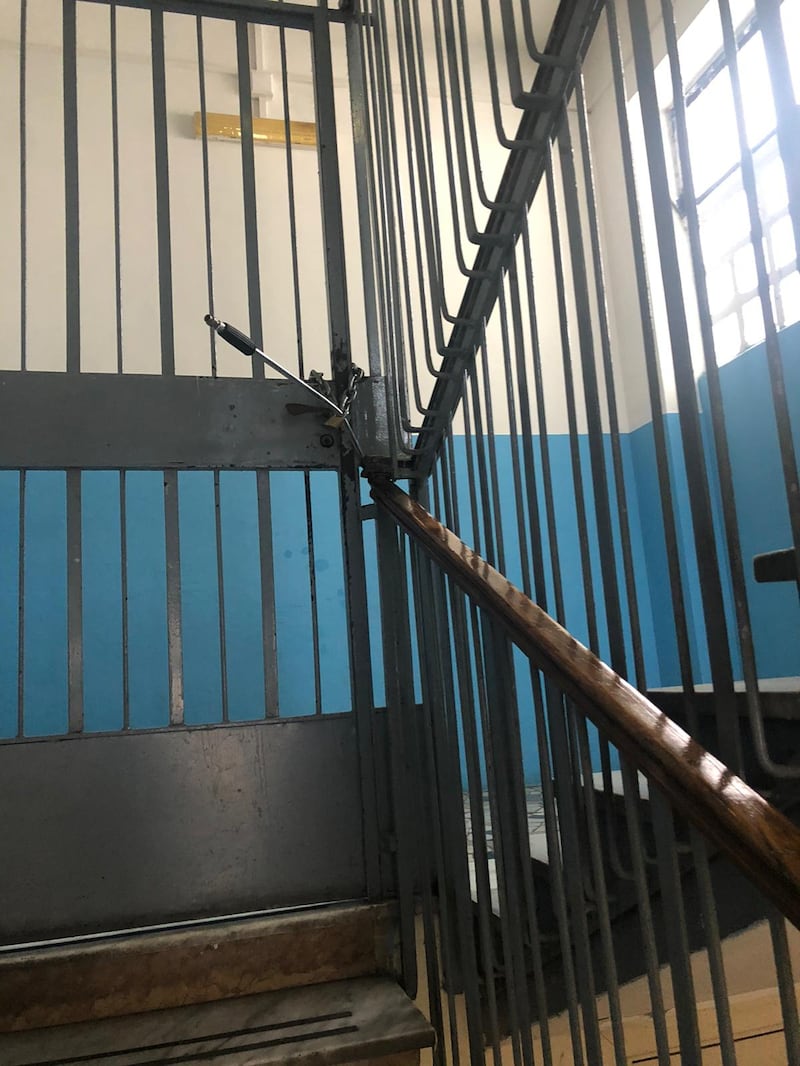 Scuola vandalizzata a Napoli 1