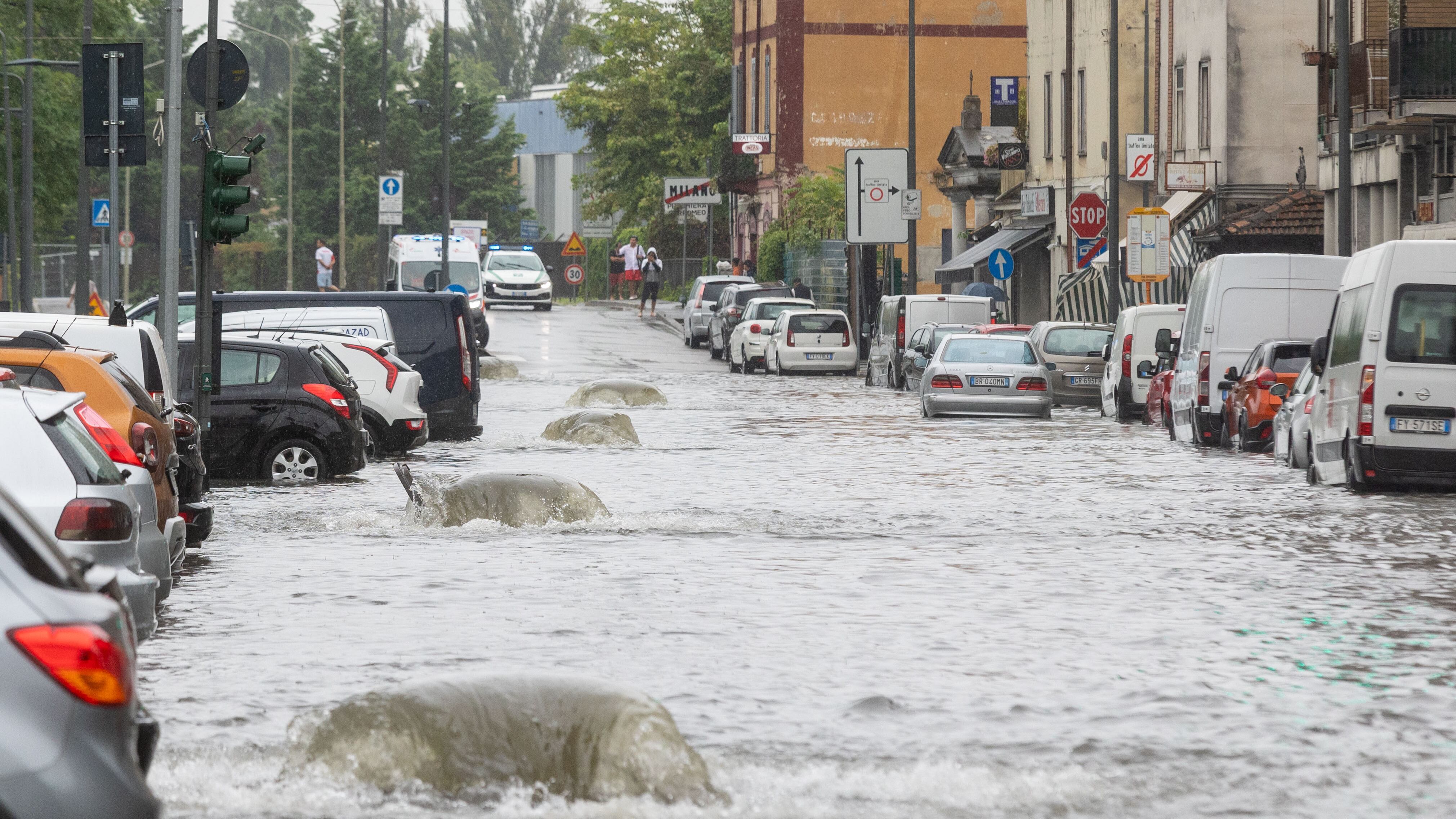 Ponte Lambro è a rischio allagamenti: da fine marzo una barriera di 200 metri