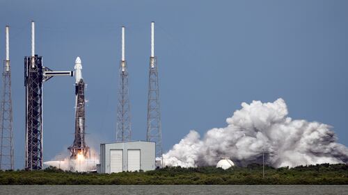 Partita la missione di salvataggio per recuperare i due astronauti bloccati sulla stazione spaziale 8