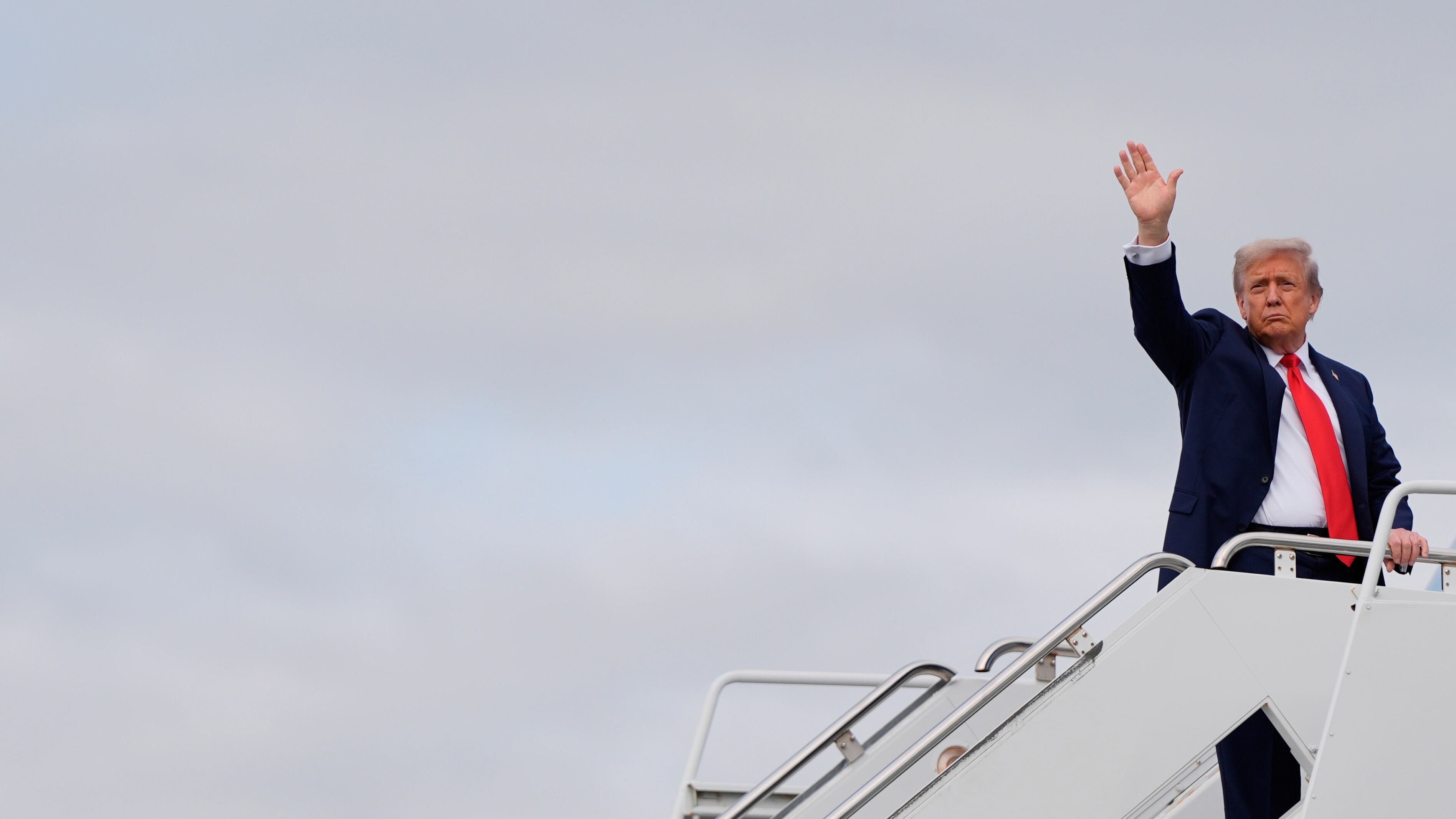 Il ritiro delle truppe, i territori e gli attimi di tensione: ecco i retroscena della telefonata Trump-Zelensky