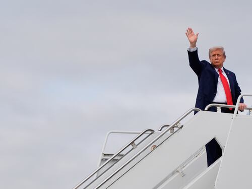 Il ritiro delle truppe, i territori e gli attimi di tensione: ecco i retroscena della telefonata Trump-Zelensky