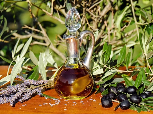 L’olio è meglio del burro: ecco perché consumarlo allunga la vita