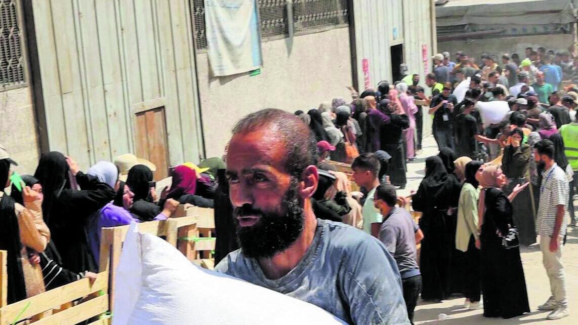 Strage per il cibo: 34 morti a Gaza. Tregua al collasso. "Hamas chiude"