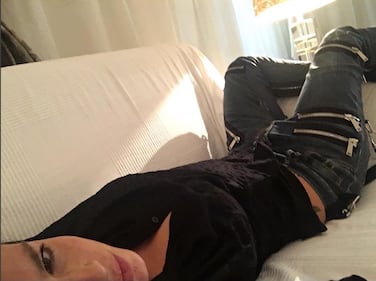 Emma Marrone sexy in camera da letto 6