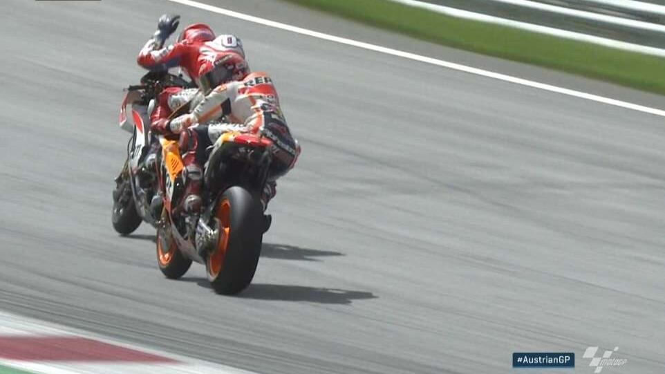 MotoGp, Dovizioso e il "vaffa" a Marquez