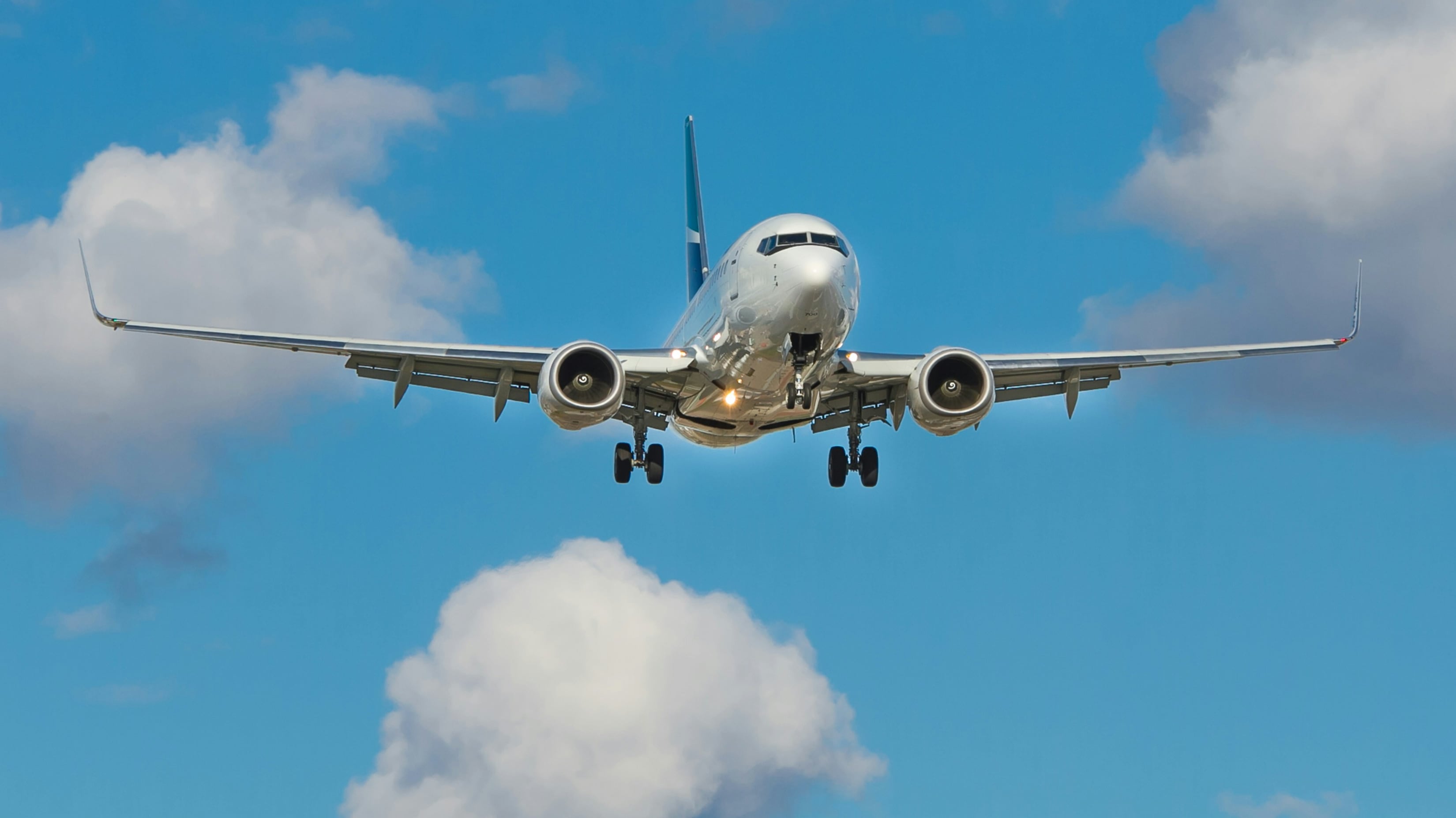 Finestrino rotto, paura a bordo di un Boeing 737-400
