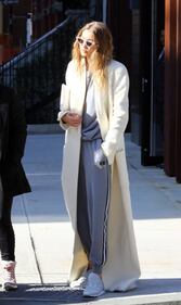 Gigi Hadid nuda sul cavallo 40