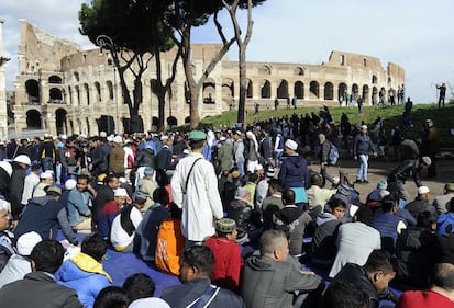 I musulmani pregano al Colosseo 14